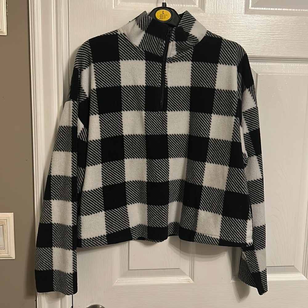 Cozie By Pink Rose Black and White Womens Cropped Sweater Size Large